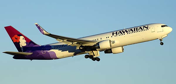Hawaiian Boeing 767-33A N589HA, Phoenix Sky Harbor, December 24, 2014